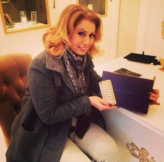 Müğənniyə qızıl telefonu kim hədiyyə etdi? - FOTO