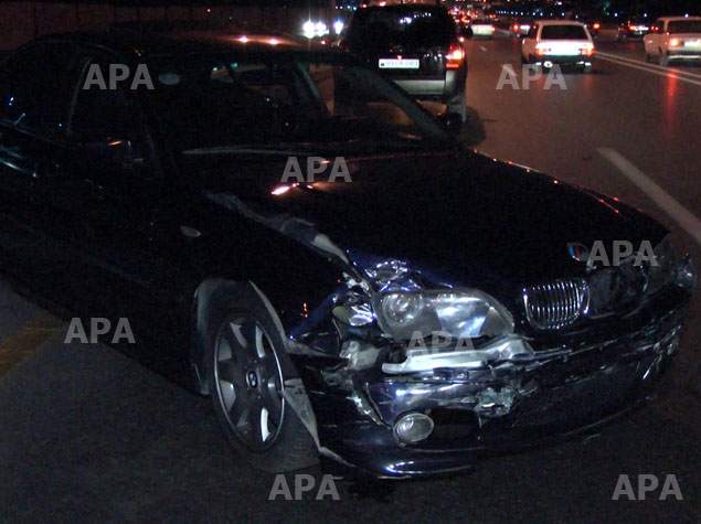 Paytaxtda iki "BMW" markalı avtomobil toqquşdu - VİDEO - FOTO