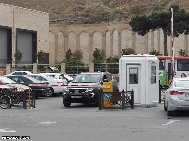 "Dalğa Plaza"dan sürücüləri narazı salan addım... - FOTO