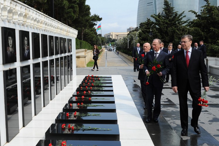 Nikolay Patruşev Fəxri və Şəhidlər xiyabanlarını ziyarət edib - FOTO