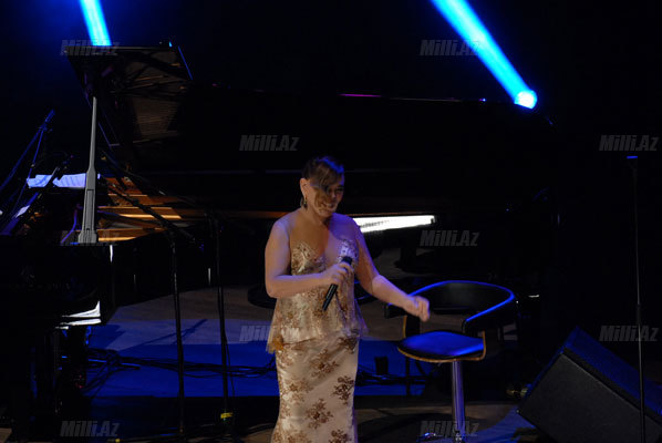 Sezen Aksu: "Ermənilərə canım qurban" - FOTO