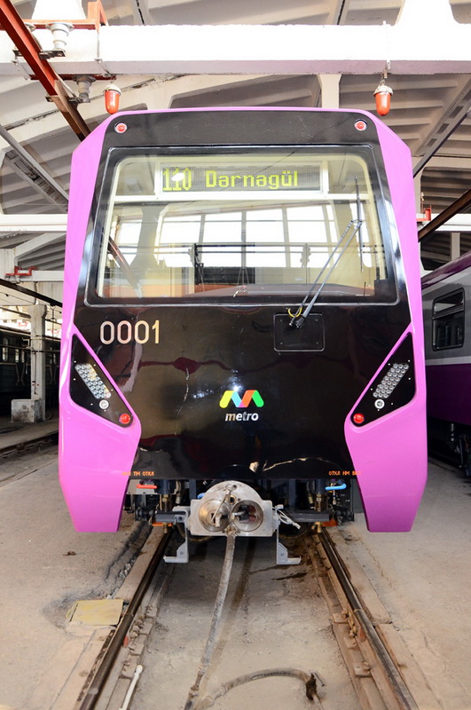 Bakı metrosunun yeni qatarları - FOTOSSESİYA