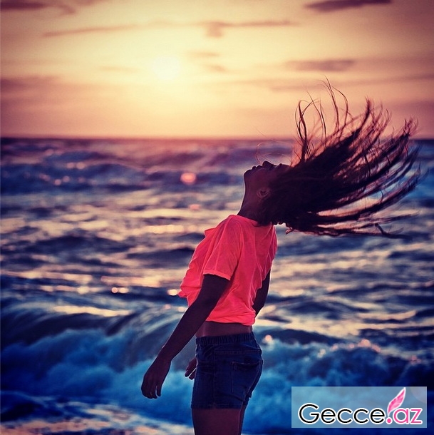Azərbaycanlı modeldən bikinidə FOTOSESSİYA
