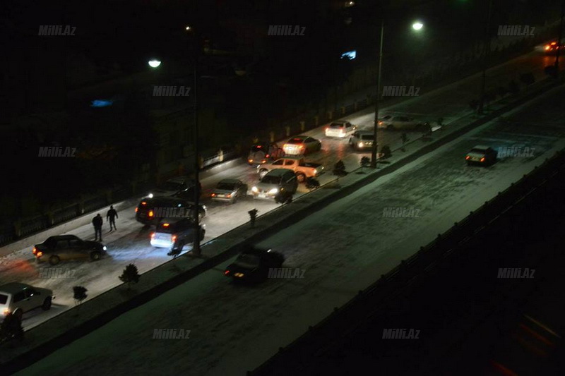 Bakıya gələn yol, gecəyarı - FOTO