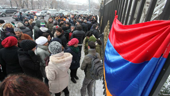 Əsgər analarının aksiyası Ermənistanı silkələdi - FOTO