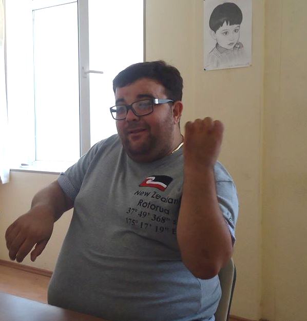 Azərbaycanın yumor gündəmini zəbt edən şəxs: "ABŞ-da polislərə diz çökdürdüm" - FOTO