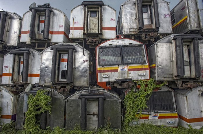 Ölü elektrik qatarları məkanı - FOTO