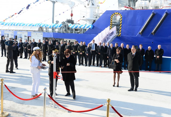 Prezident İlham Əliyev və xanımı Mehriban Əliyeva Müslüm Maqomayevin adını daşıyan gəminin istismara verilməsi mərasimində iştirak ediblər - YENİLƏNİB - FOTO