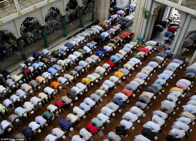 Dünya ramazan səfasındadır - FOTO