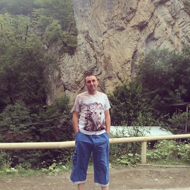 Azərbaycanın məşhur simaları jurnalistləri təbrik etdilər - FOTO