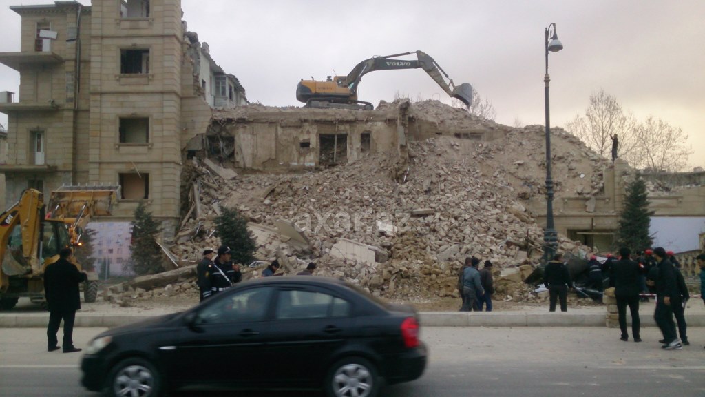 Bakıda binanın uçması nəticəsində ölənlərin kimliyi bilindi - YENİLƏNİB - VİDEO - FOTO