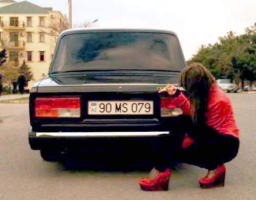 Azərbaycanda yeni dəb: bahalı maşın, qız, 5000 manatlıq ehtiras... - FOTO - 18+