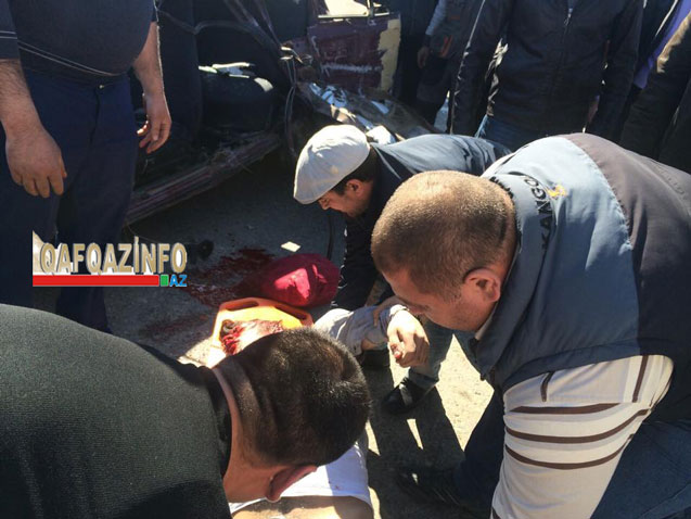 Əsəbi zəiflər baxmasınlar: Bakıda dəhşətli avtobus qəzası - FOTO