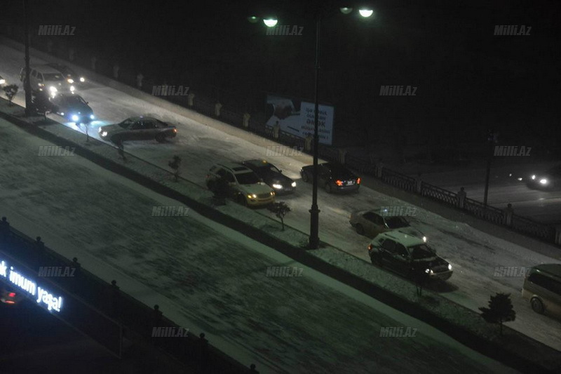 Bakıya gələn yol, gecəyarı - FOTO