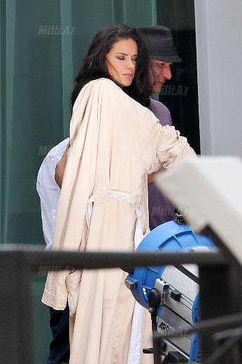 Məşhur xanımlar yarıçılpaq - FOTOSESSİYA