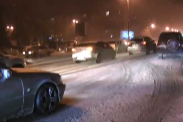 Qar bakılıları yolda qoydu - YENİLƏNİB - VİDEO - FOTOSESSİYA