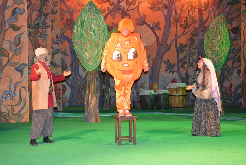 Gənc Tamaşaçılar Teatrında mövsümün ilk premyerası - FOTO