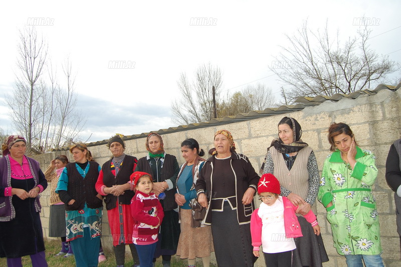 Azərbaycanda kənd var, ölüsünü yumağa su axtarır - FOTO
