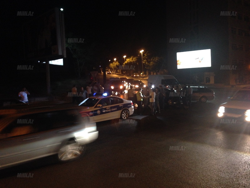 Bakıda iki avtomobil toqquşdu, tıxac yarandı - YENİLƏNİB - VİDEO - FOTO