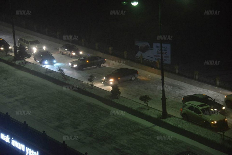 Bakıya gələn yol, gecəyarı - FOTO