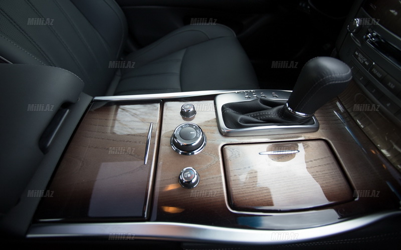 Nissan lüks modeli təzələdi - FOTOSESSİYA