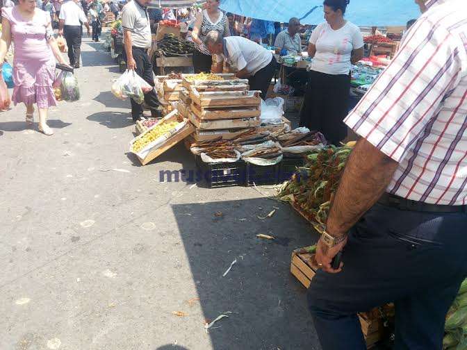 Bakı sakinlərinin yarmarka dərdi: "Satıcılar bizə hədə-qorxu gəlirlər" - FOTO