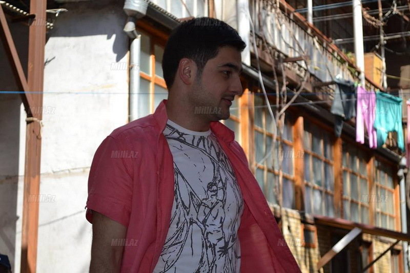 Azərbaycanlı müğənni qonşusuna eşq elan edib - FOTOSESSİYA