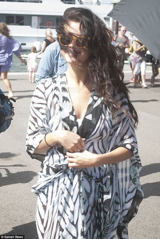 Selena Qomes lüks yaxtada - FOTOSESSİYA