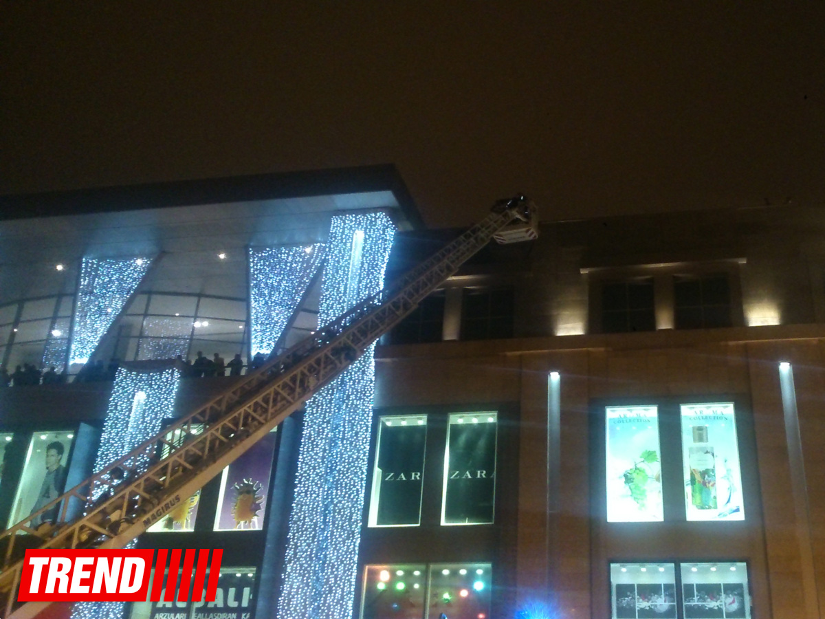 Bakıda "28 Mall" ticarət mərkəzində yanğın baş verib - YENİLƏNİB - VİDEO - FOTO
