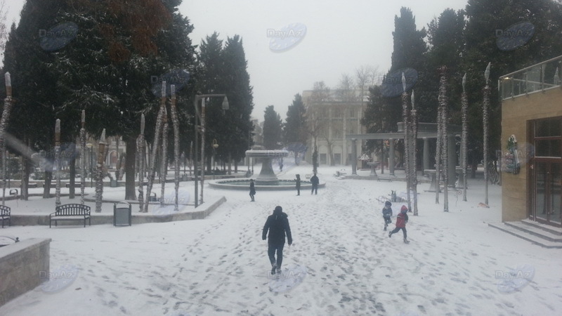 Bakıya güclü qar yağır - YENİLƏNİB - VİDEO - FOTOSESSİYA
