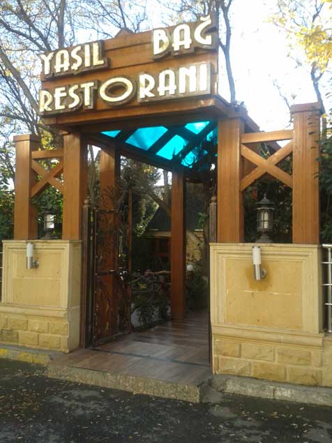 Bakıdakı "Yaşıl bağ" restoranında qurd bəslənir - FOTO