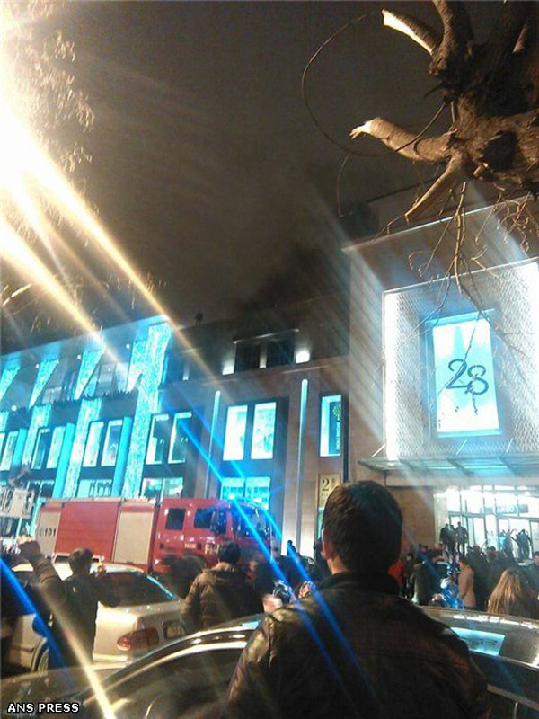 Bakıda "28 Mall" ticarət mərkəzində yanğın baş verib - YENİLƏNİB - VİDEO - FOTO