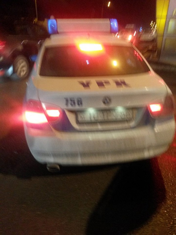 Sürücünü arvadının yanında yumruqladı, Bakı-Sumqayıt yolunu bağladı, sonra da çıxıb getdi... - FOTO