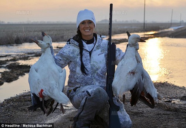 Məşhur jurnalistin qanlı ovu: ölkədən qovuldu - FOTO