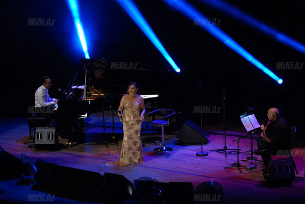 Sezen Aksu: "Ermənilərə canım qurban" - FOTO