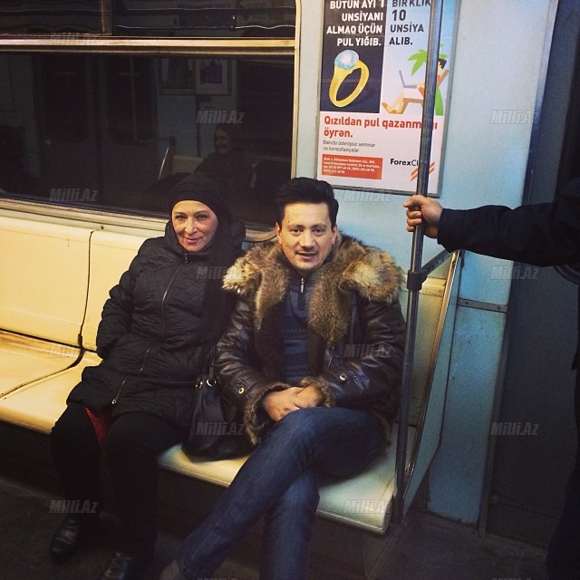 Azərbaycanlı sənətçilər Bakı metrosunda - FOTOSESSİYA
