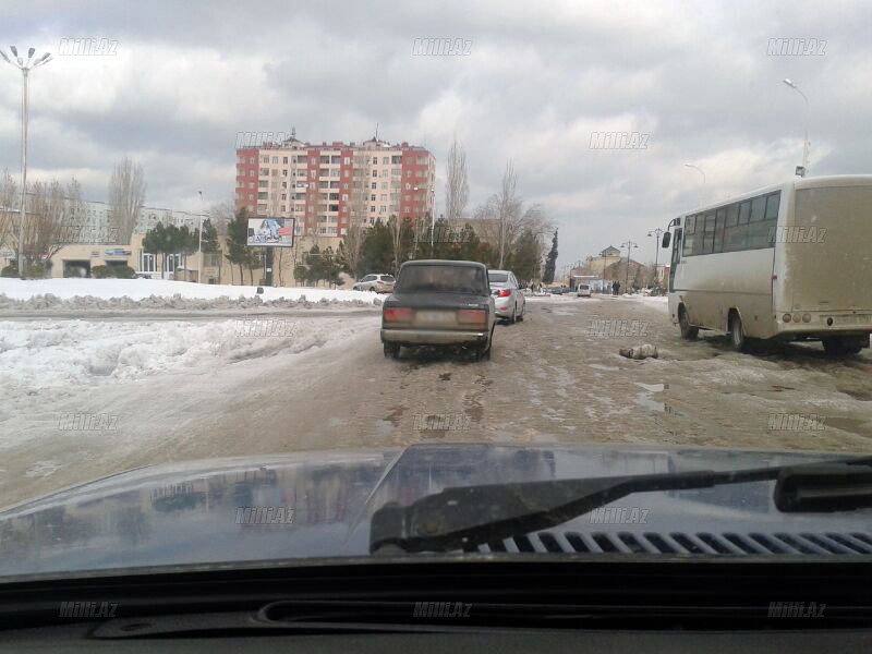 Gənclər şəhərini buzlu yollar qocaldır? - FOTO