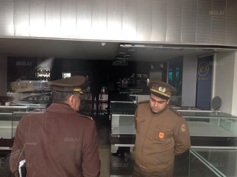 Bakıda "Moskva" univermağı yandı, xeyli qızıl əridi - YENİLƏNİB - VİDEO - FOTO