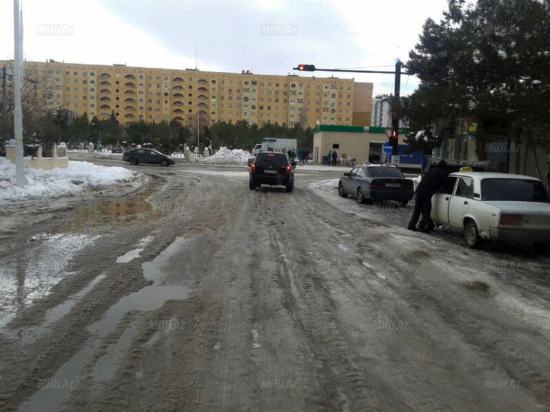 Gənclər şəhərini buzlu yollar qocaldır? - FOTO