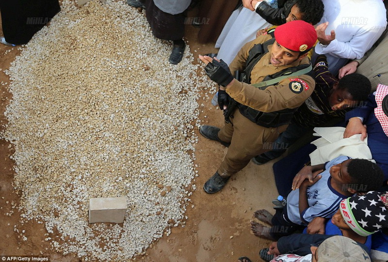 Kral adsız məzarda: yeni kralın "sirr"ləri - FOTO