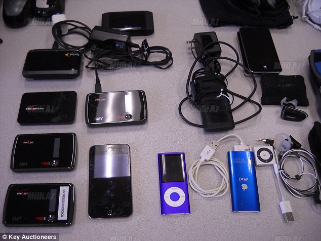 Limanda unudulan əşyalara baxın - FOTOSESSİYA