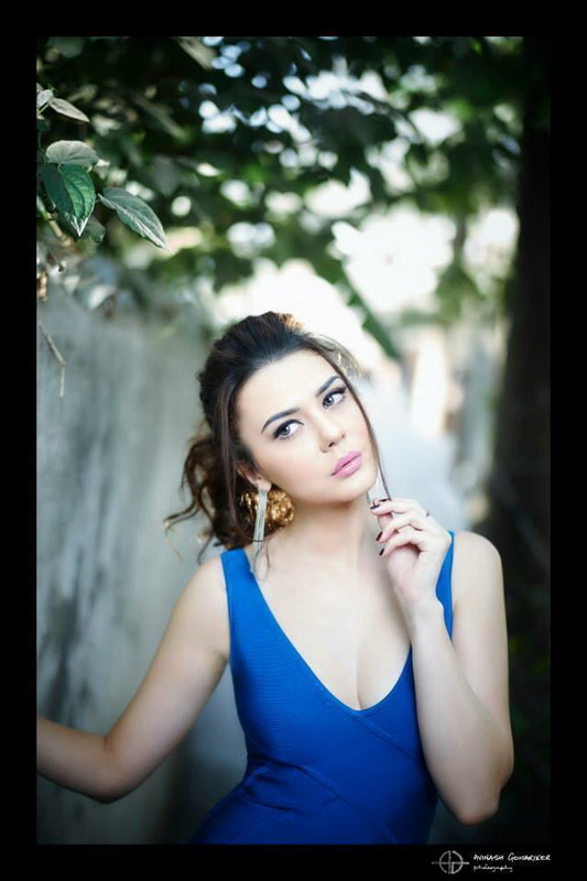 Oksana Rəsulova Hindistanda "alovlu" FOTOSESSİYAya çəkilib