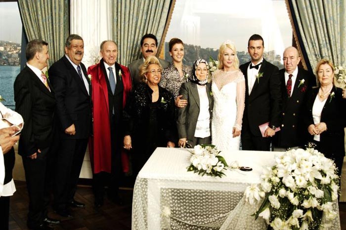 Seda Sayan: səfil uşaqlıq, 8 evlilik, "pullu" münasibətlər, dərzi sevgili və Mahsun Kırmızıgül - FOTO