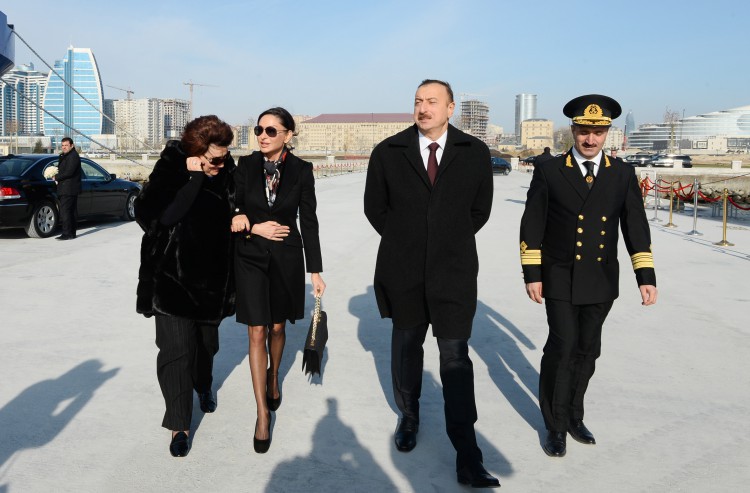 Prezident İlham Əliyev və xanımı Mehriban Əliyeva Müslüm Maqomayevin adını daşıyan gəminin istismara verilməsi mərasimində iştirak ediblər - YENİLƏNİB - FOTO