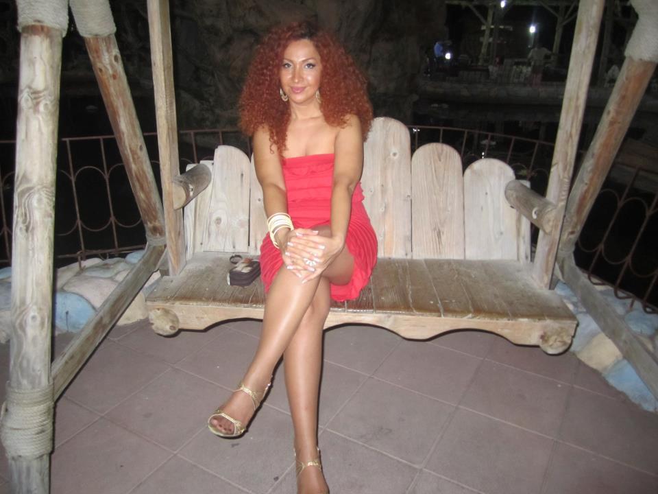 Evli olan azərbaycanlı teleaparıcının iş adamı ilə eşq macərası yaşadığı xəbəri yayıldı - FOTO
