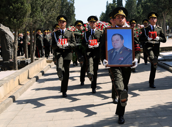 Azərbaycan Silahlı Qüvvələrinin generalı dəfn edildi - YENİLƏNİB