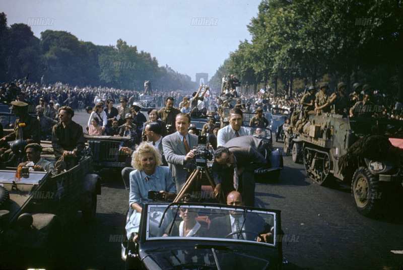 Azadlığa qovuşmuş Paris - FOTO