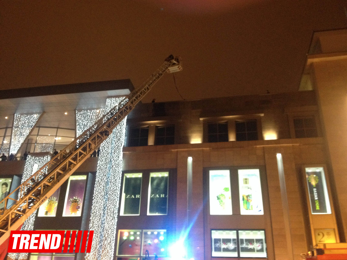 Bakıda "28 Mall" ticarət mərkəzində yanğın baş verib - YENİLƏNİB - VİDEO - FOTO