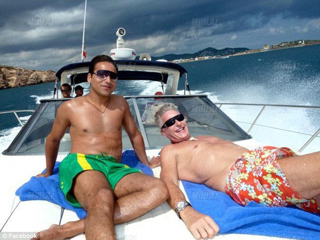 Müflis olan milyarder: eyş-işrət, qadınlar, kef... - FOTO