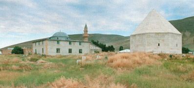 Bir məzarın izi ilə - FOTO